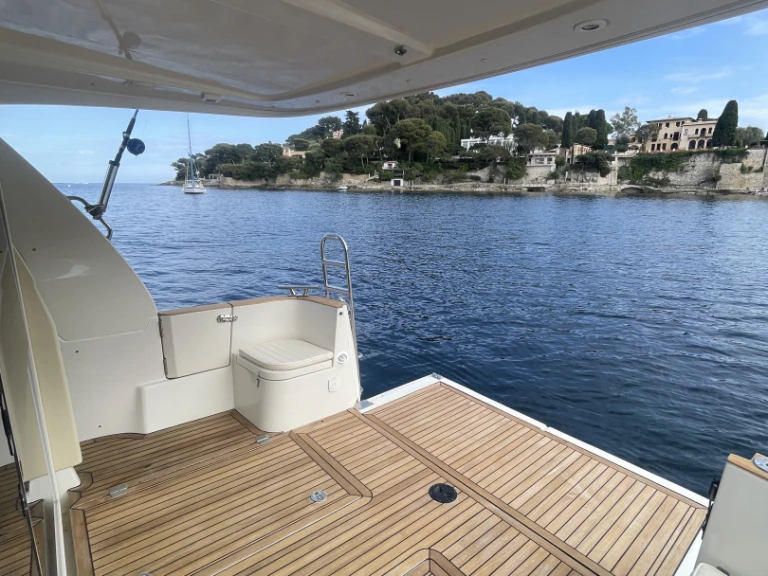 Bareboat Rental Motorboat Greenline with a boat licence