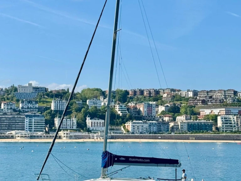 Sailboat rental in Donostia / San Sebastián - Bénéteau First 40.7