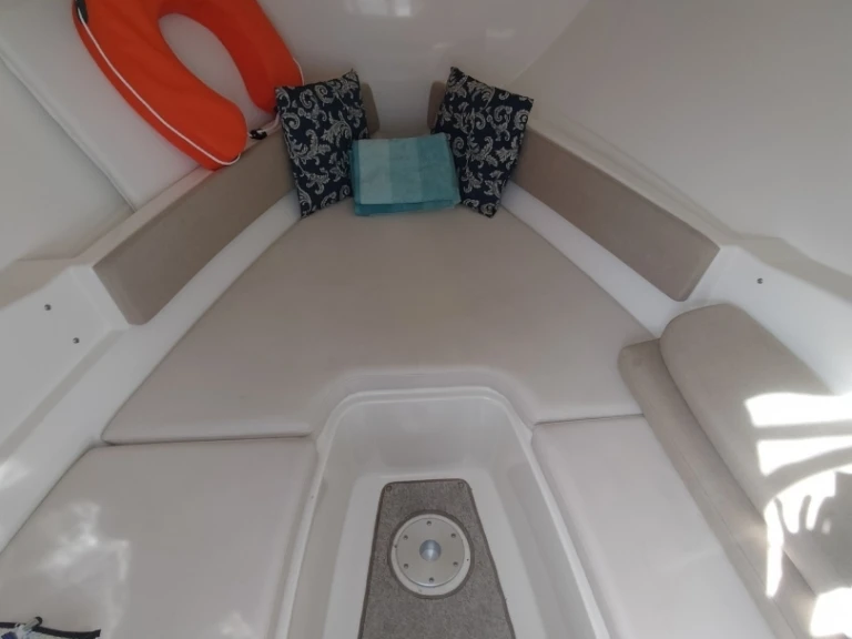 Motorboat rental in Mandelieu-la-Napoule - Bayliner Bayliner 742 Cuddy