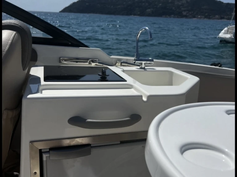 Motorboat rental in Mandelieu-la-Napoule - Bayliner VR6