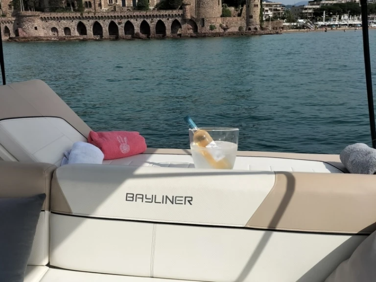 Yacht charter Mandelieu-la-Napoule cheap Bayliner 742 Cuddy