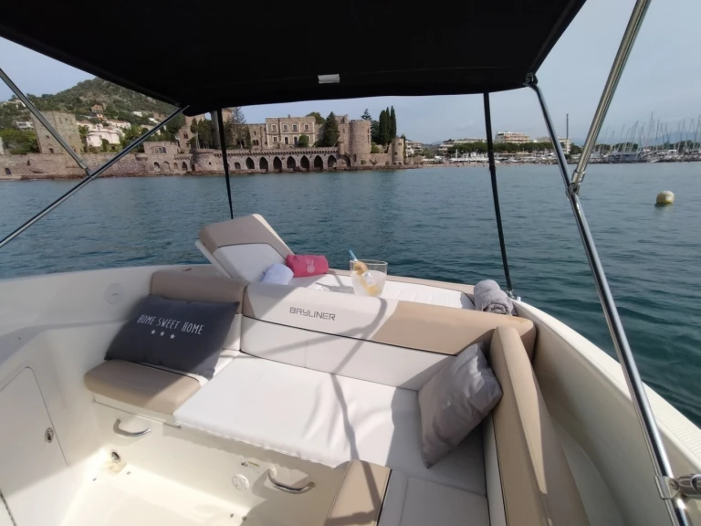 Motorboat rental in Mandelieu-la-Napoule - Bayliner Bayliner 742 Cuddy