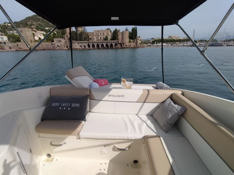 Boat rental Bayliner Bayliner 742 Cuddy in Mandelieu-la-Napoule on Samboat