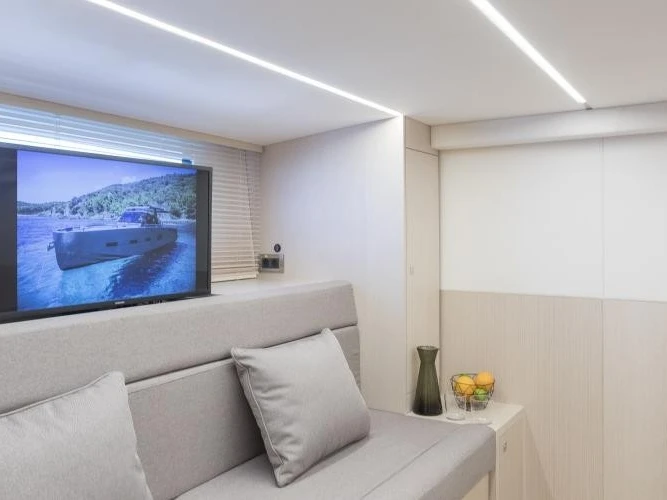 Motorboat for rent Cogolin at the best price
