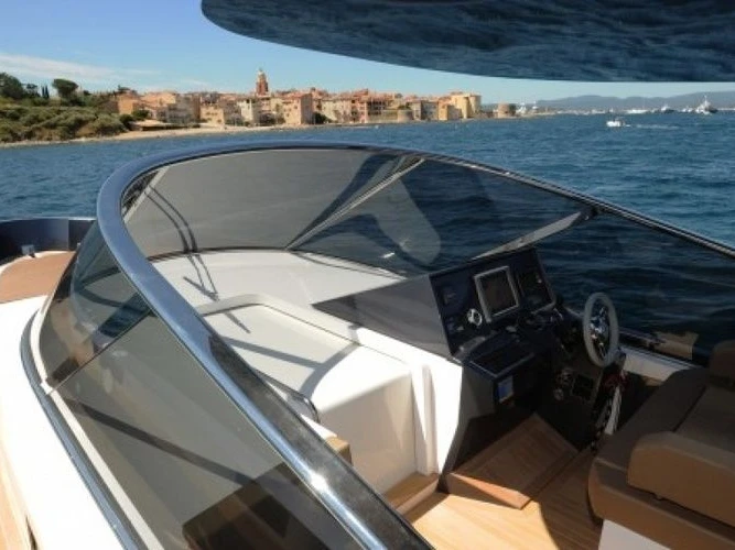 Motorboat for rent Cogolin at the best price