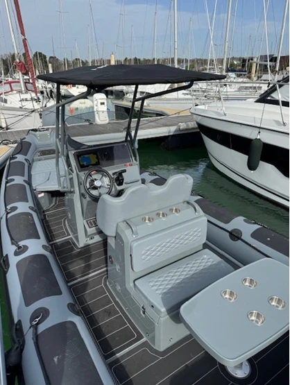 Bareboat Rental RIB Highfield with a boat licence