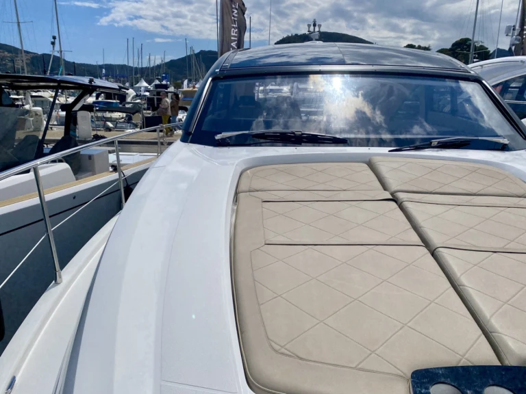 Boat rental Fairline Fairline 50 in Port Grimaud on Samboat