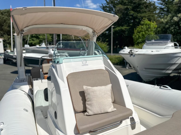 Zodiac Medline 7.5 in La Flotte on SamBoat
