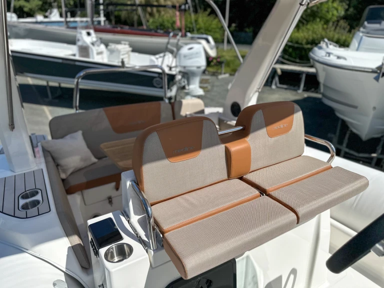 Yacht charter La Flotte cheap Medline 7.5