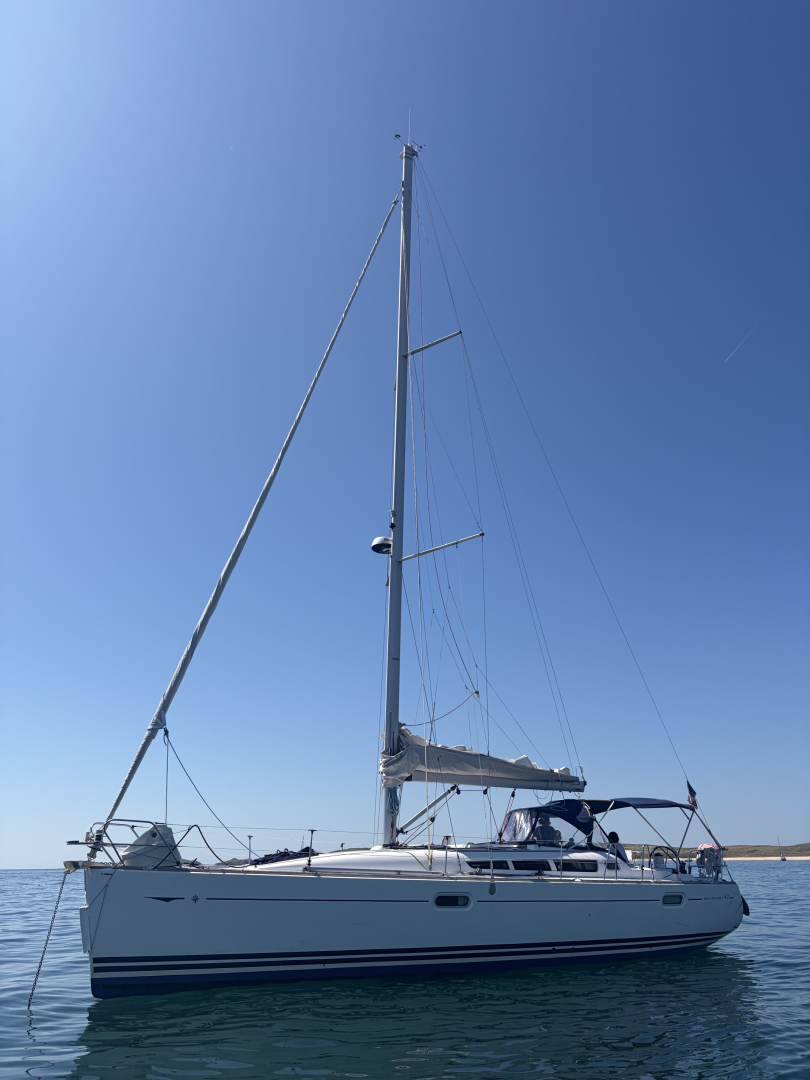 Bareboat Rental Sailboat Jeanneau with a boat licence