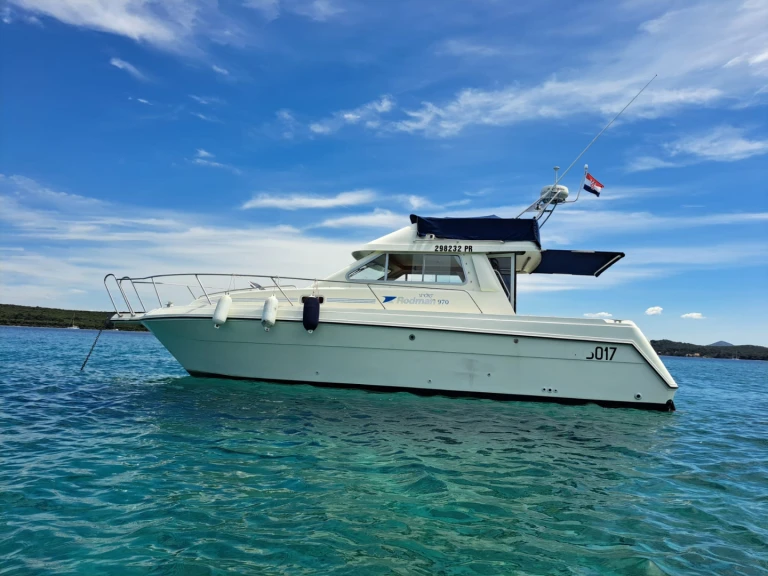 Motorboat for rent World at the best price