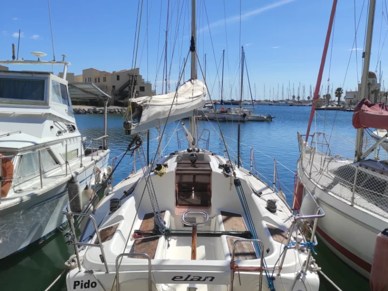 Elan Elan 31 in Gruissan on SamBoat