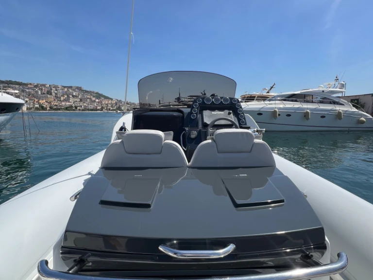 RIB rental in Naples - Sacs Strider 11