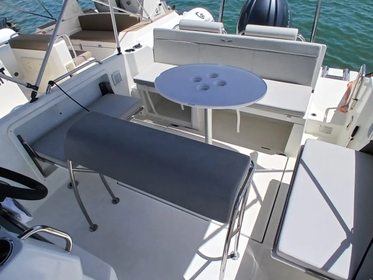 Rent a Bénéteau Flyer 7 SPACEdeck Portimão