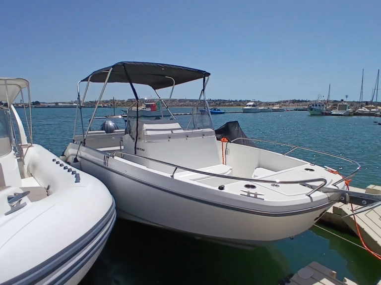 Motorboat for rent Portimão at the best price