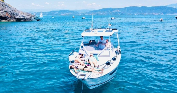 Bareboat Rental Motorboat Jeanneau with a boat licence