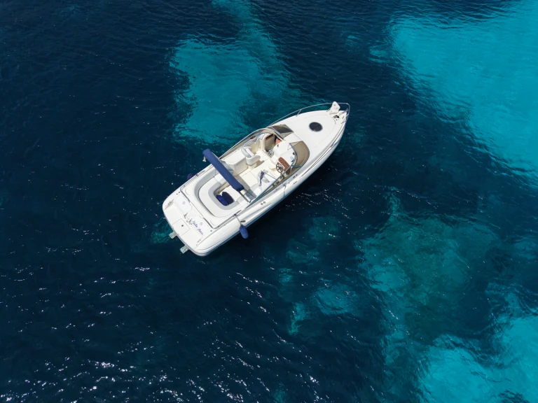 Boat rental Cranchi Corallo 840 in Poltu Quatu on Samboat