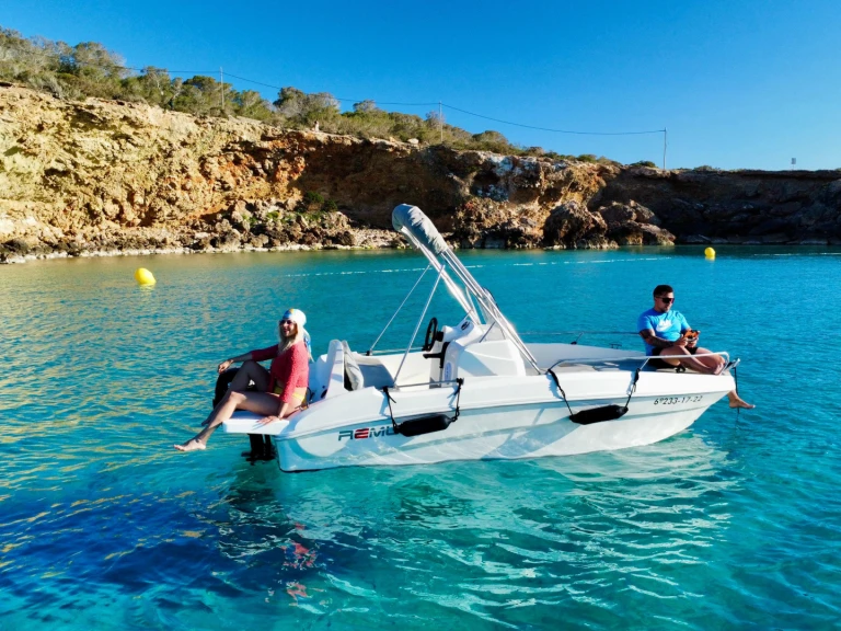 Rent a Remus Remus 450 open Sant Antoni de Portmany