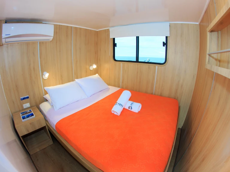 Rent a  Motoryacht - Aqua Puerto Baquerizo Moreno