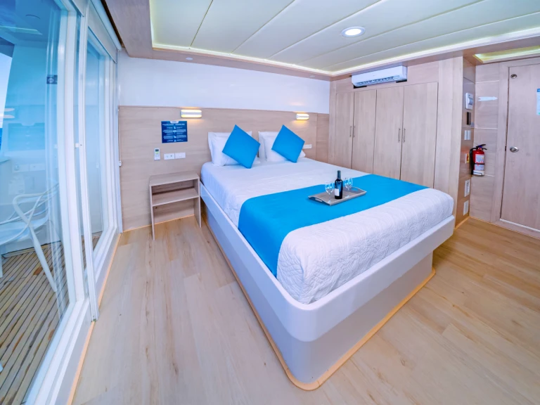  Catamaran - Treasure in Baltra Island on SamBoat
