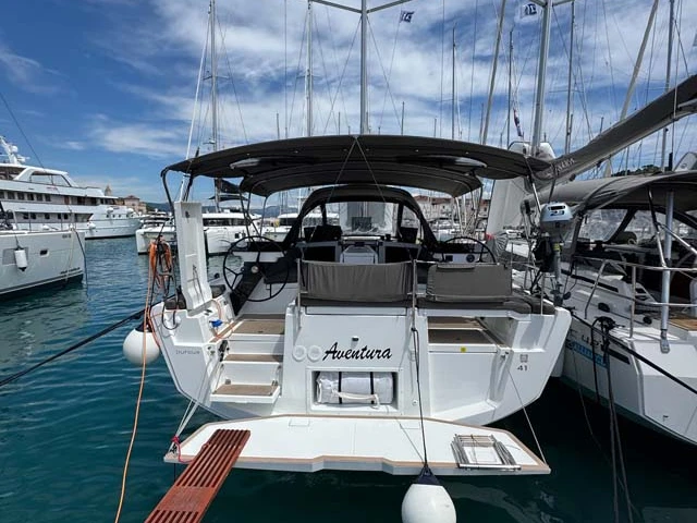 Boat rental Dufour Dufour 41 in Trogir on Samboat