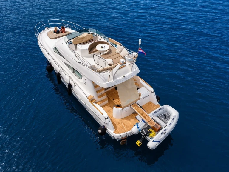 Motorboat rental with or without captain Jeanneau Bol