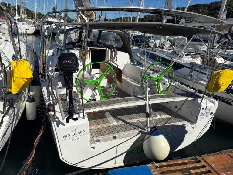 Yacht charter Pula cheap E4