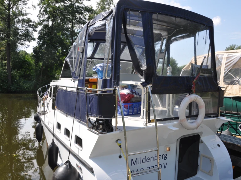 Houseboat rental with or without captain Pedro Zehdenick