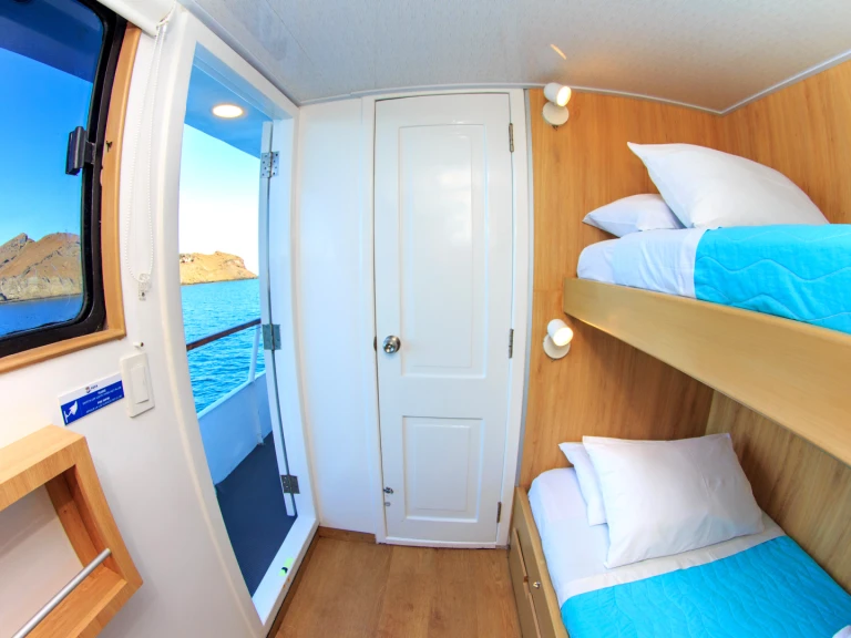 Luxury Yacht rental with or without captain  Puerto Baquerizo Moreno