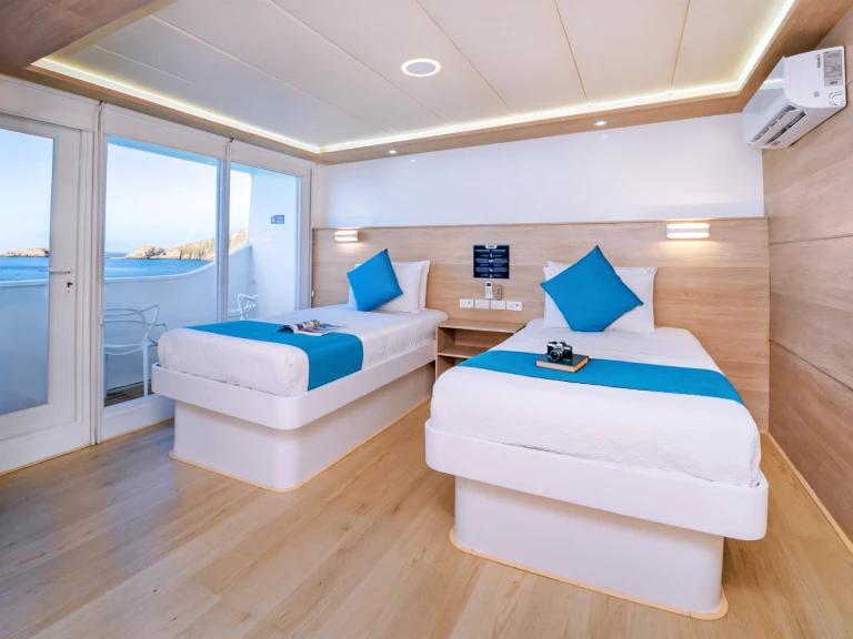 Catamaran rental in Baltra Island -  Catamaran - Treasure