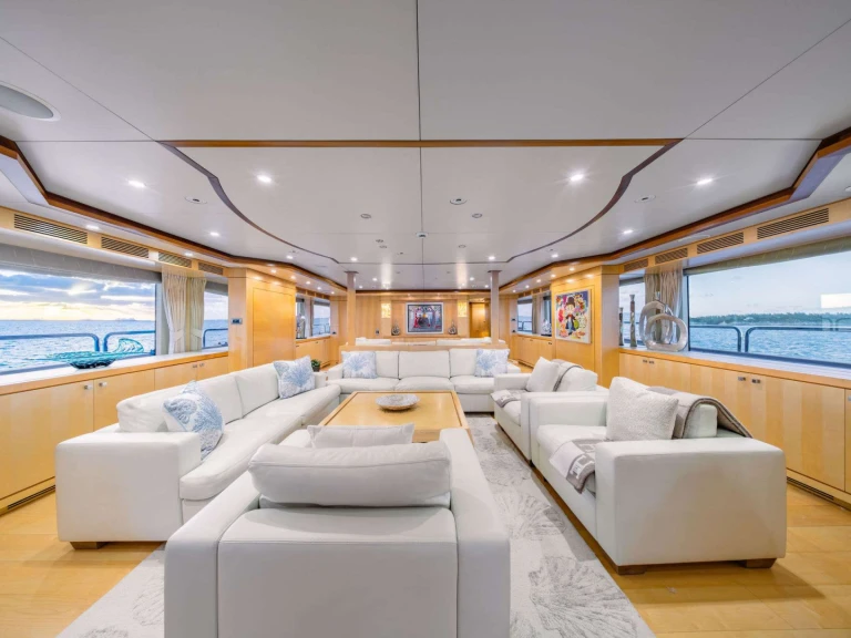 Luxury Yacht rental in Nassau - Benetti ARTHUR'S WAY 