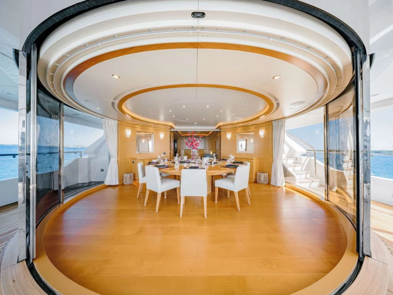 Bareboat Rental Luxury Yacht Benetti with a boat licence