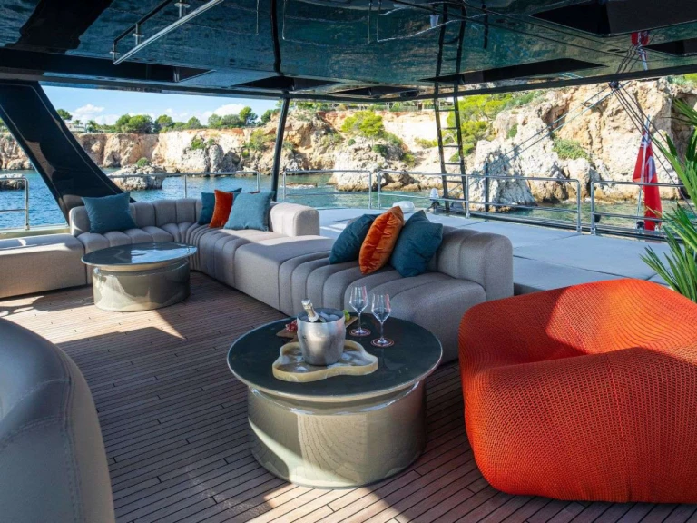 Luxury Yacht rental with or without captain Sunreef Naples