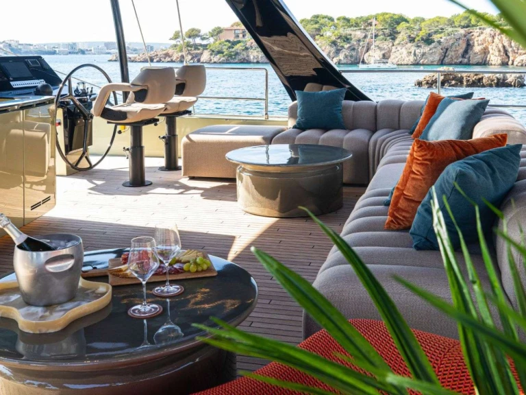Luxury Yacht for rent Naples at the best price