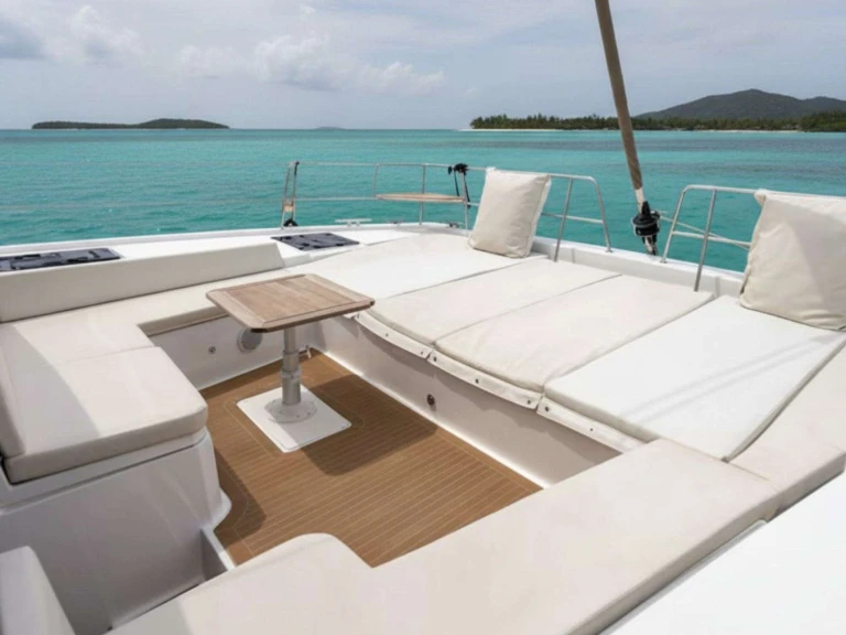 Bareboat Rental Luxury Yacht Bali with a boat licence