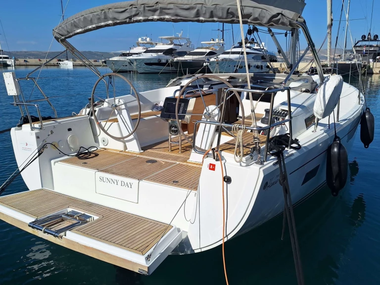 Sailboat for rent Kaštela at the best price
