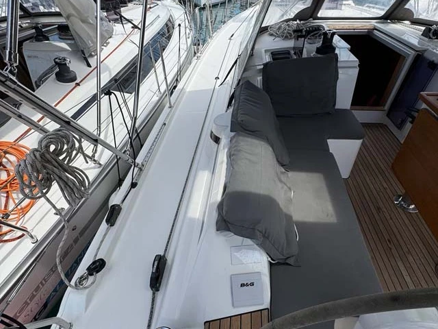 Sailboat rental in Trogir - Bavaria Bavaria C42
