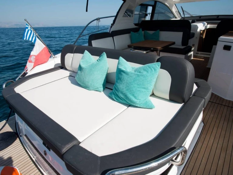Luxury Yacht for rent Sývota at the best price