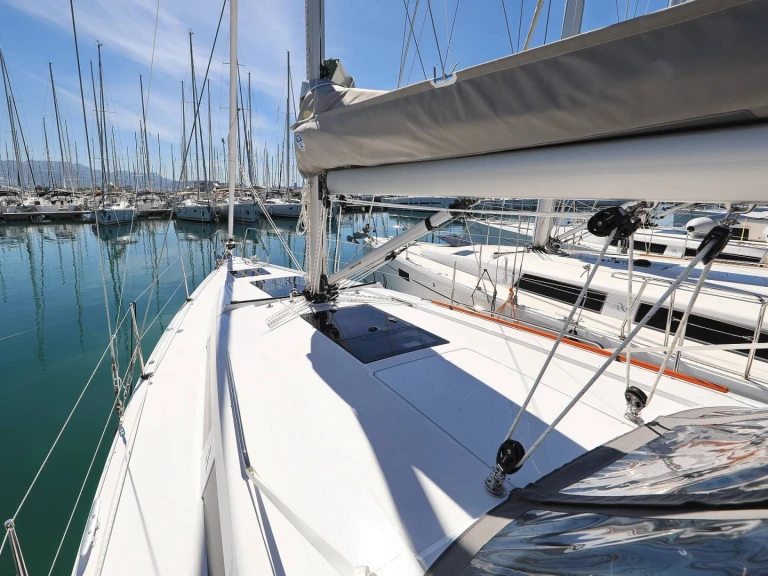 Boat rental Hanse Hanse 388 in Šibenik on Samboat