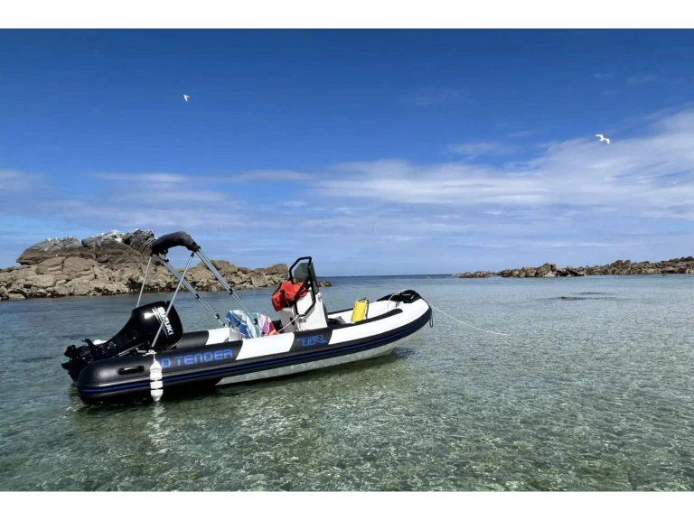 Yacht charter Saint-Quay-Portrieux cheap 3D TENDER - TR54