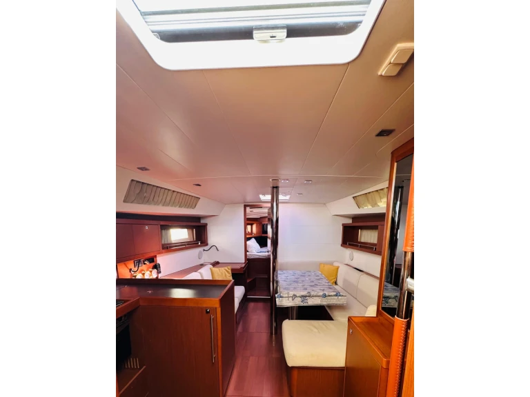 Sailboat rental with or without captain Bénéteau Livorno