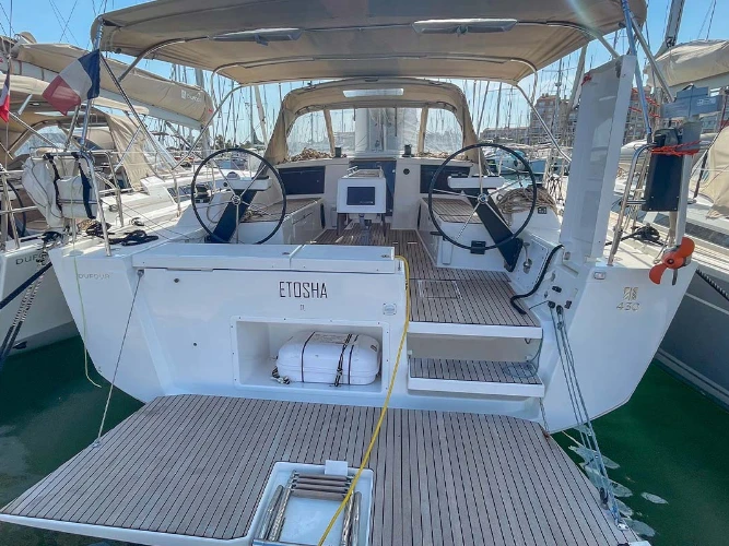 Sailboat rental in Hyères - Dufour Dufour 430