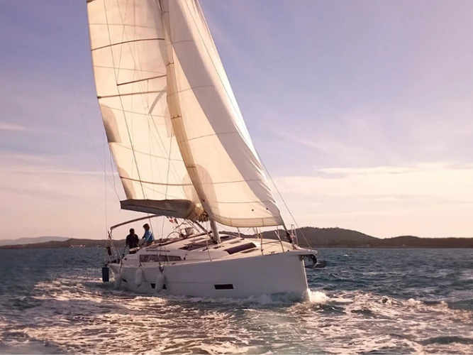 Boat rental Dufour Dufour 430 in Hyères on Samboat