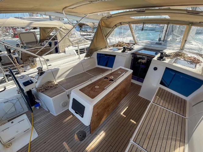 Bareboat Rental Sailboat Dufour with a boat licence