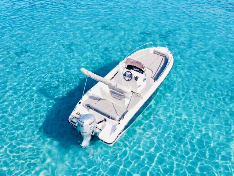 Motorboat for rent Cala d'Or at the best price