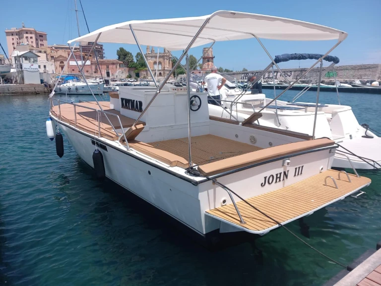 Bareboat Rental Motorboat Chris Craft with a boat licence