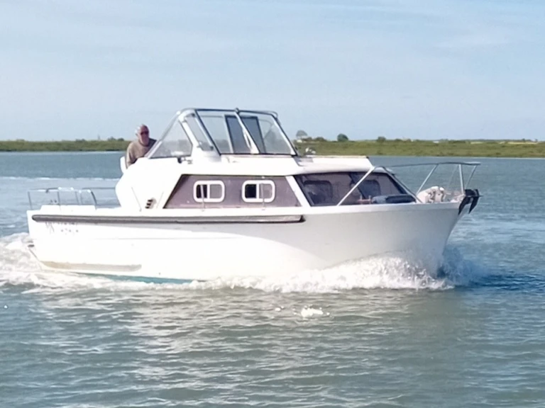 Bareboat Rental Motorboat Jouet with a boat licence