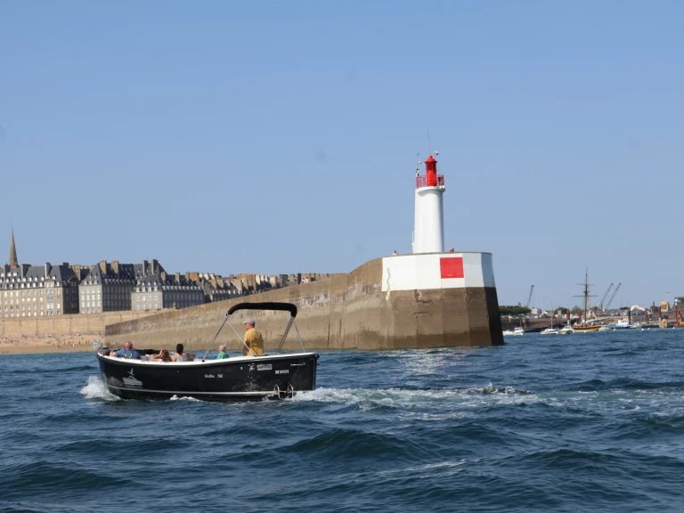 Rent a Maxima 750 flying lounge Dinard