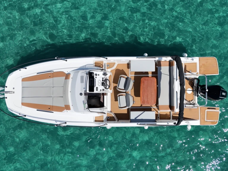 Rent a Bénéteau Flyer 8 SUNdeck La Madrague
