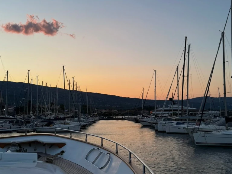 Bareboat Rental Luxury Yacht Tecnomar with a boat licence
